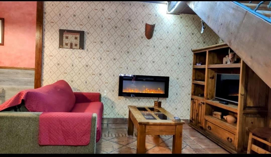Ruralrut-El Tiemblo Wifi, Cabina De Hidromasaje, Aire Acondicionado Y A Pocos Metros De Zonas De Bano Naturales Zewnętrze zdjęcie